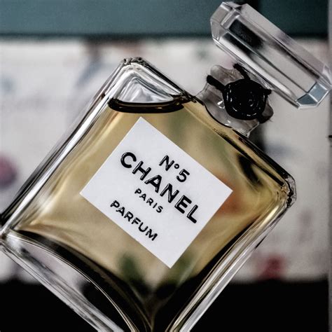 why is chanel no 5 so popular|Chanel no 5 perfume notes.